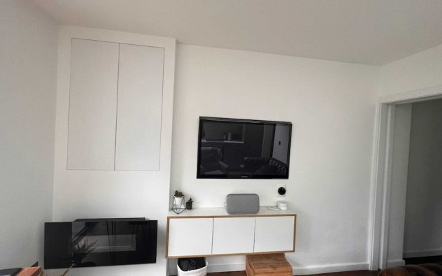 Contemporary 1 Bedroom Apartment in Peckham With Garden