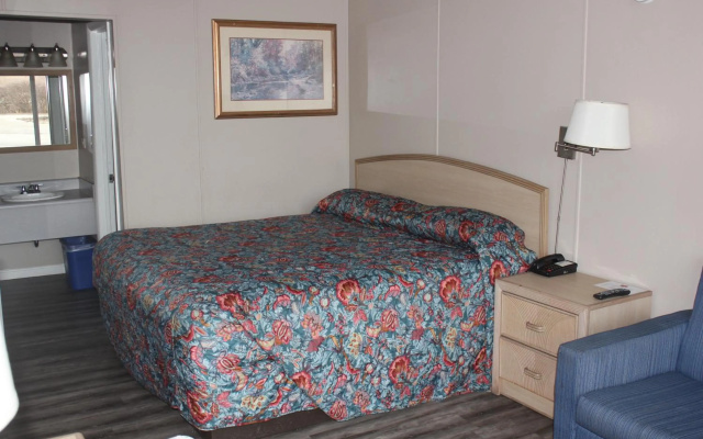 Red Carpet Inn - Louisville