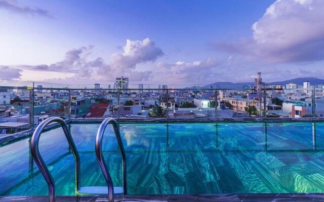 Lyn's Hotel & Apartment