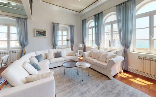 Bajamonti Penthouse in Desković Palace