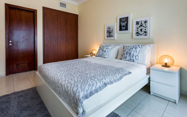 Lake views from 2 bedroom apartment in JLT