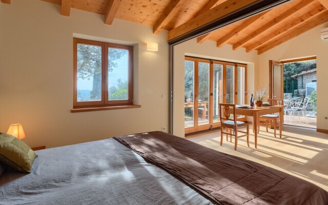 Holiday House in Pula 30 m From the sea