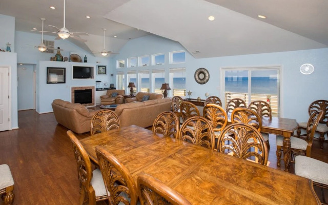 Neptune II - 9 Br Home