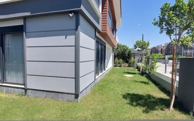 New Flat Large Living Space 1 Close to Lara Beach