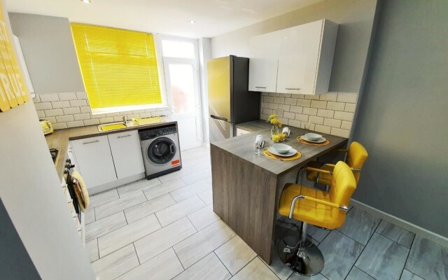 Sunflower Suite under Sasco Apartments