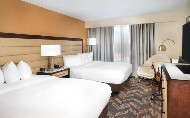 DoubleTree by Hilton Hotel Lawrence