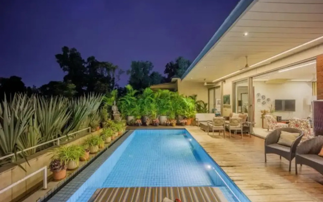 Elara by Hireavilla - 4BR w Infinity Pool Parra