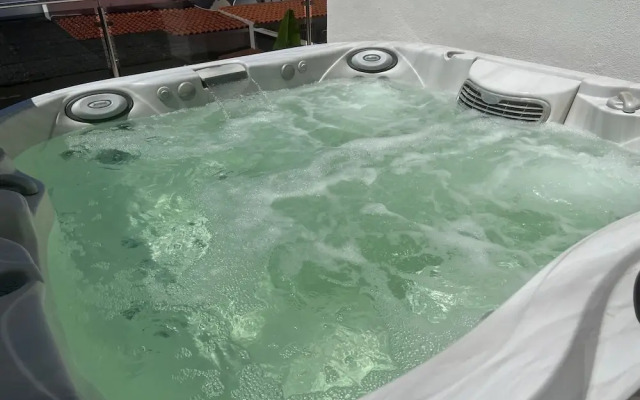 Luxury 4 bedroom villa with jacuzzi