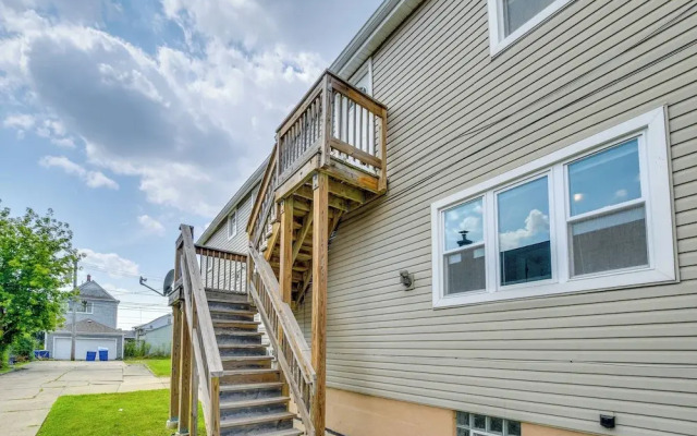 Dog-friendly Blue Island Apt w/ Backyard!