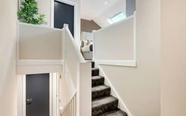 Host Stay Halifax House Living