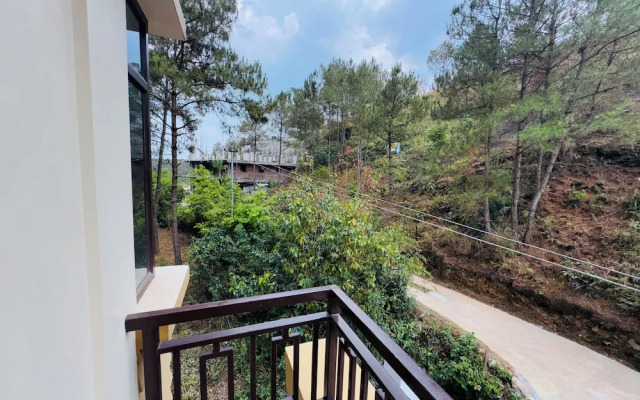 XTSY Travellers Hostel