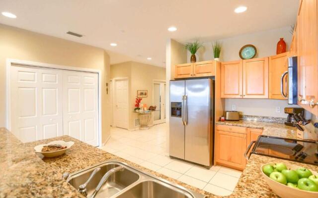 206 Harborview Grande