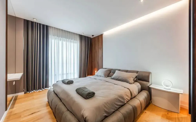 Villa Serenity Luxury Lakeside Manor