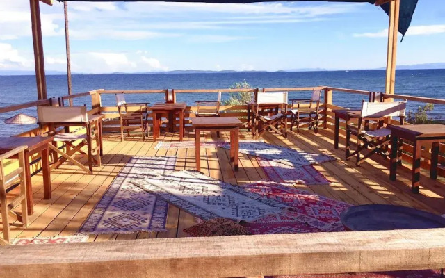 Hotel Oiki Beach Camp