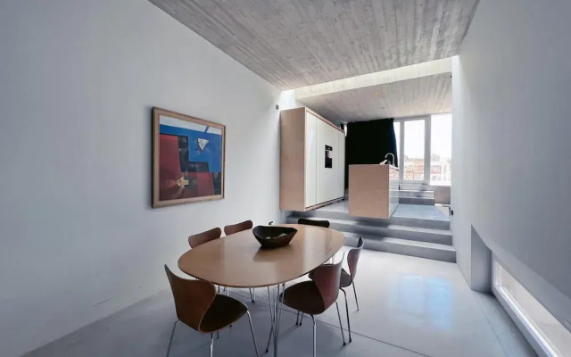 Spacious 1BR Penthouse With a Rooftop Terrace