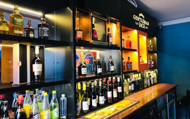 Elephant Springs Hotel