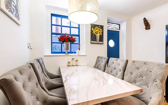 Spacious 4-bed House Near Liverpool St