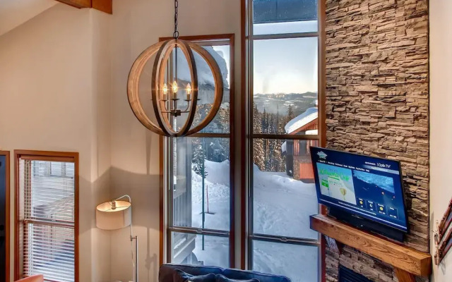 385 Moonshine Crescent by Okanagan Premier