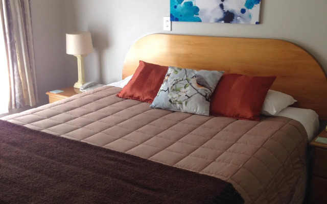 Bush Inn Court Motel