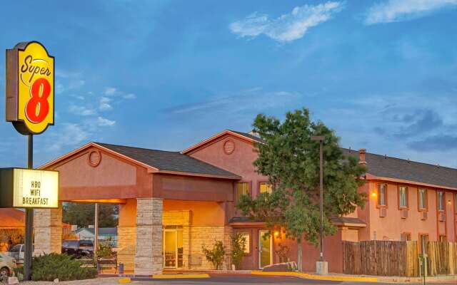 Super 8 by Wyndham Belen NM