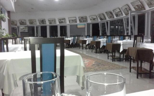 Üç Yıldız Hotel