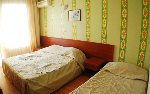 Lotos Hotel