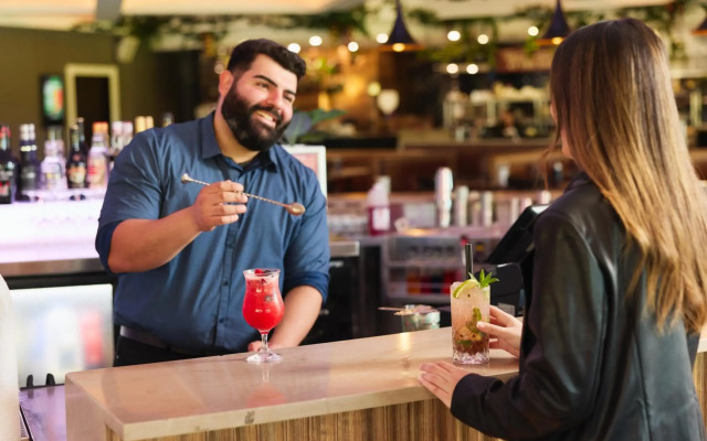 Holiday Inn Warwick Farm by IHG