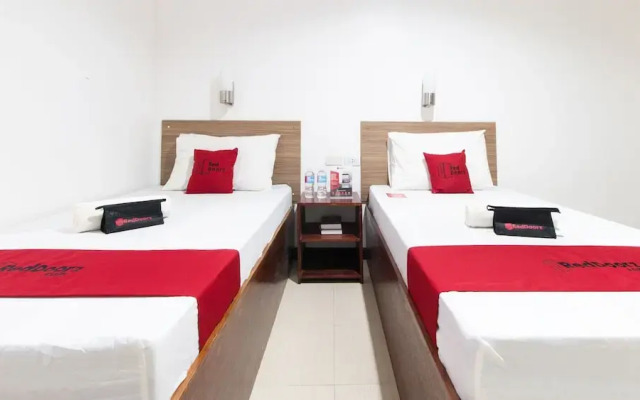 RedDoorz Plus near Vigan City Commercial Center