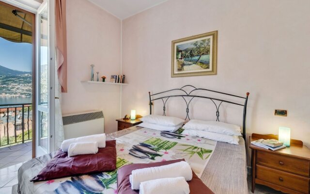 Traditional Apartment in Monte Isola near Lake Beach