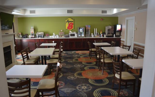 Super 8 by Wyndham Budd Lake