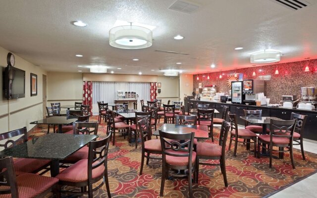 La Quinta Inn & Suites Salina