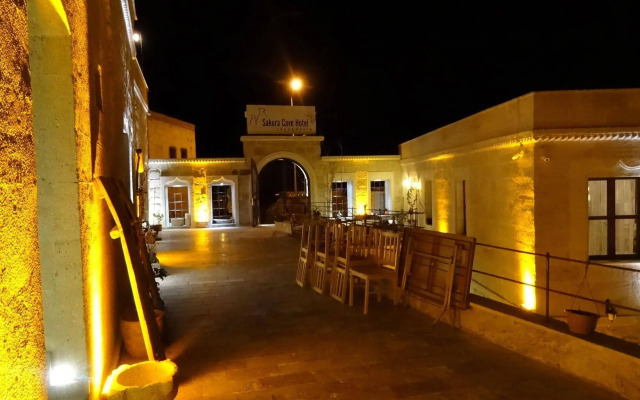 Emit Cave Hotel