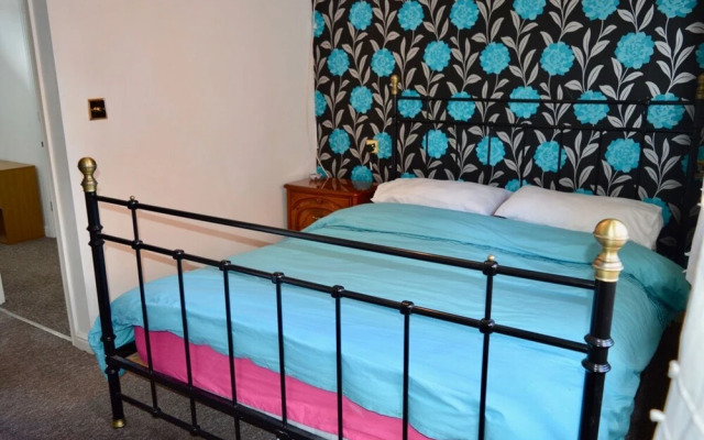 Charming Cosy Coach House in Fishponds, Bristol
