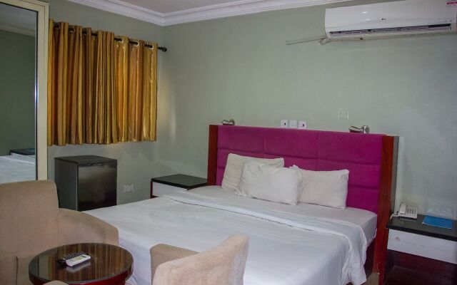 Folade Hotels