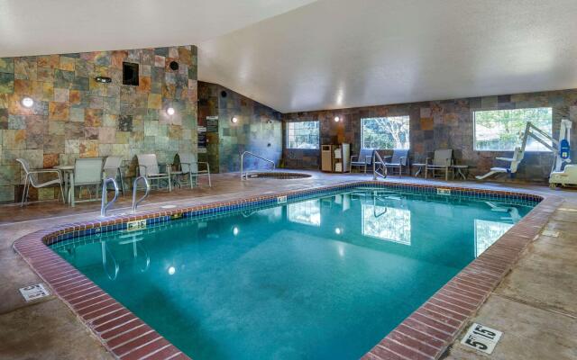 Comfort Inn & Suites Tualatin - Lake Oswego South