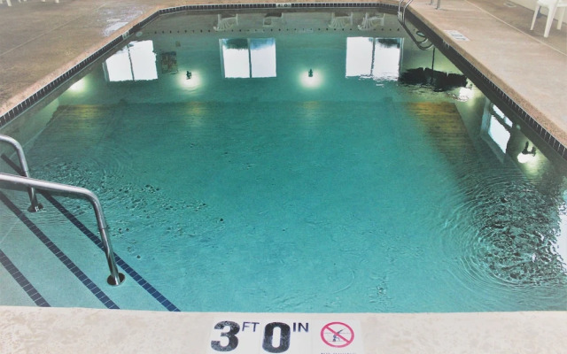 AmeriVu Inn & Suites - Cumberland
