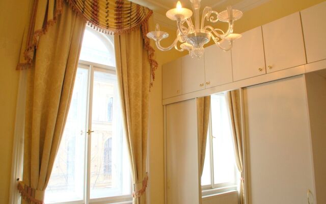 Bohemia Antique Apartment