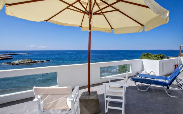 2 Bedroom Apartment With Terrace in Tinos Chora