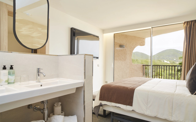 Invisa Hotel Club Cala Blanca