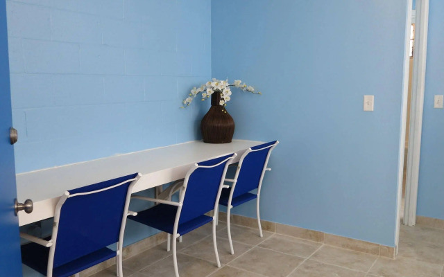 Waikiki Beachside Hostel