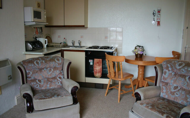 Lyndene Holiday Apartments