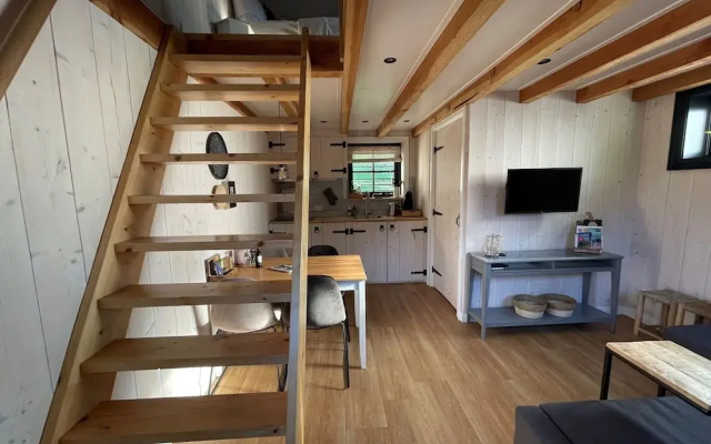 Inviting Chalet in Monnickendam With Garden