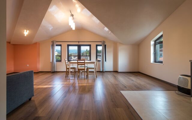 FM Premium 2-BDR Apartment - Spacious Loft