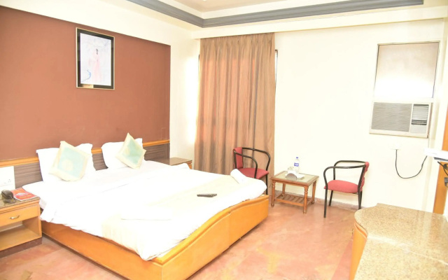 OYO 17243 Hotel Celebration Inn