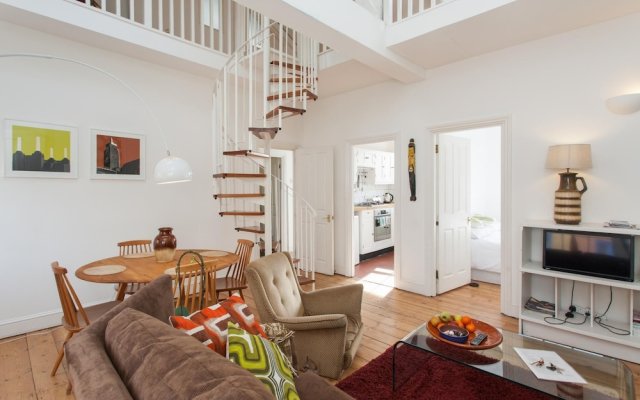 Large Shoreditch 2/dbl bed Loft apt