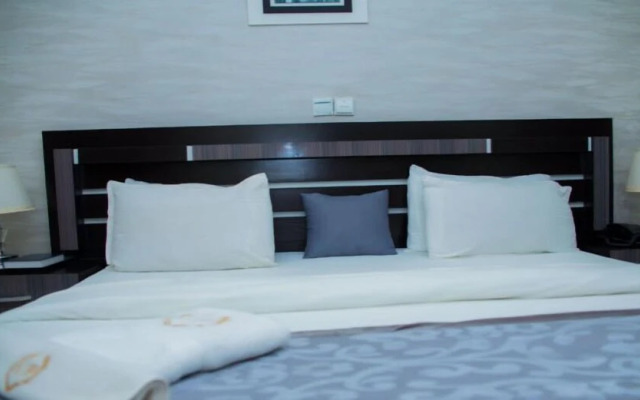 G Pinnacle Hotel