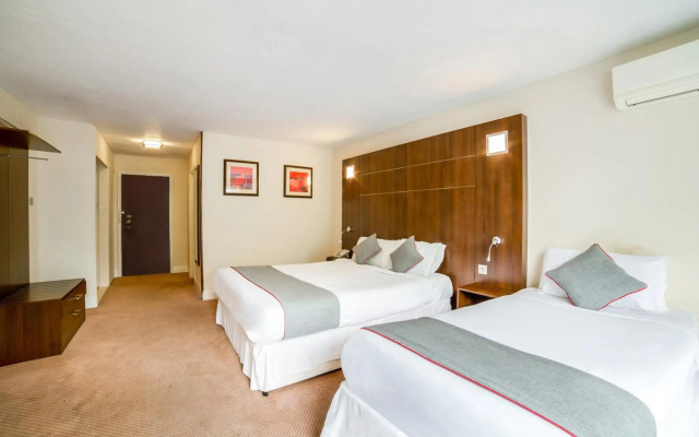 OYO The Bridge House Hotel