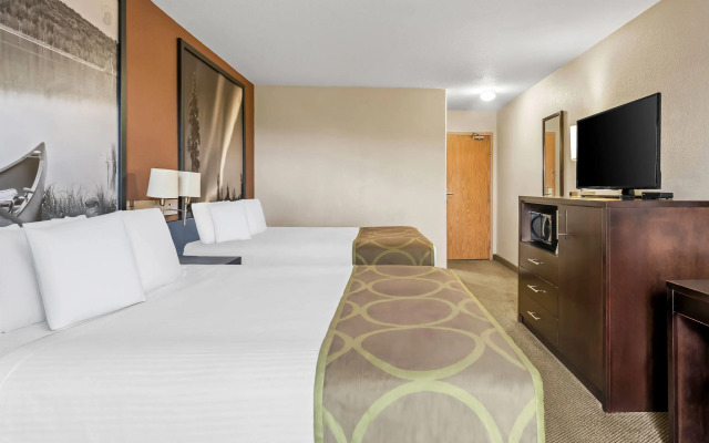 Super 8 by Wyndham Meadow Lake
