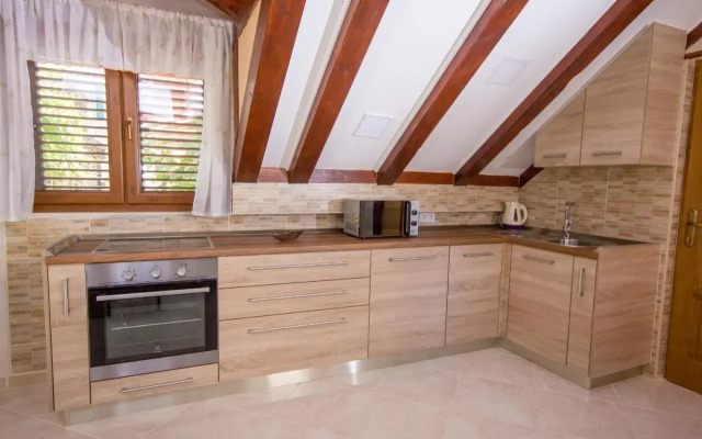 Apartment Niko Kaštel Stari