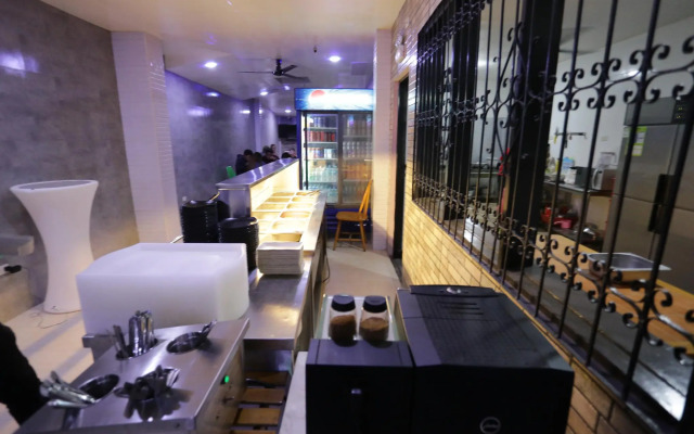 HalfWay House Hostel - Mactan Cebu Airport